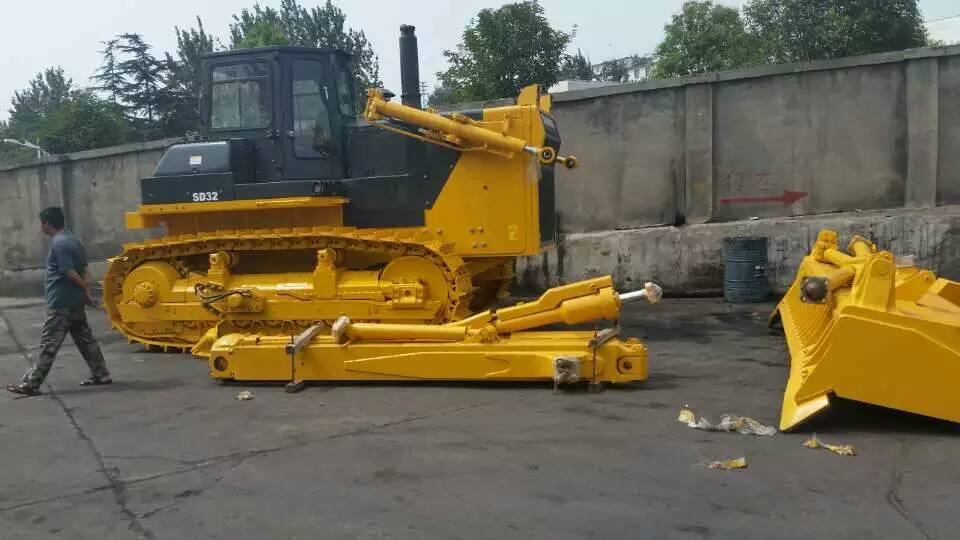 山推SD32推土機施工現(xiàn)場