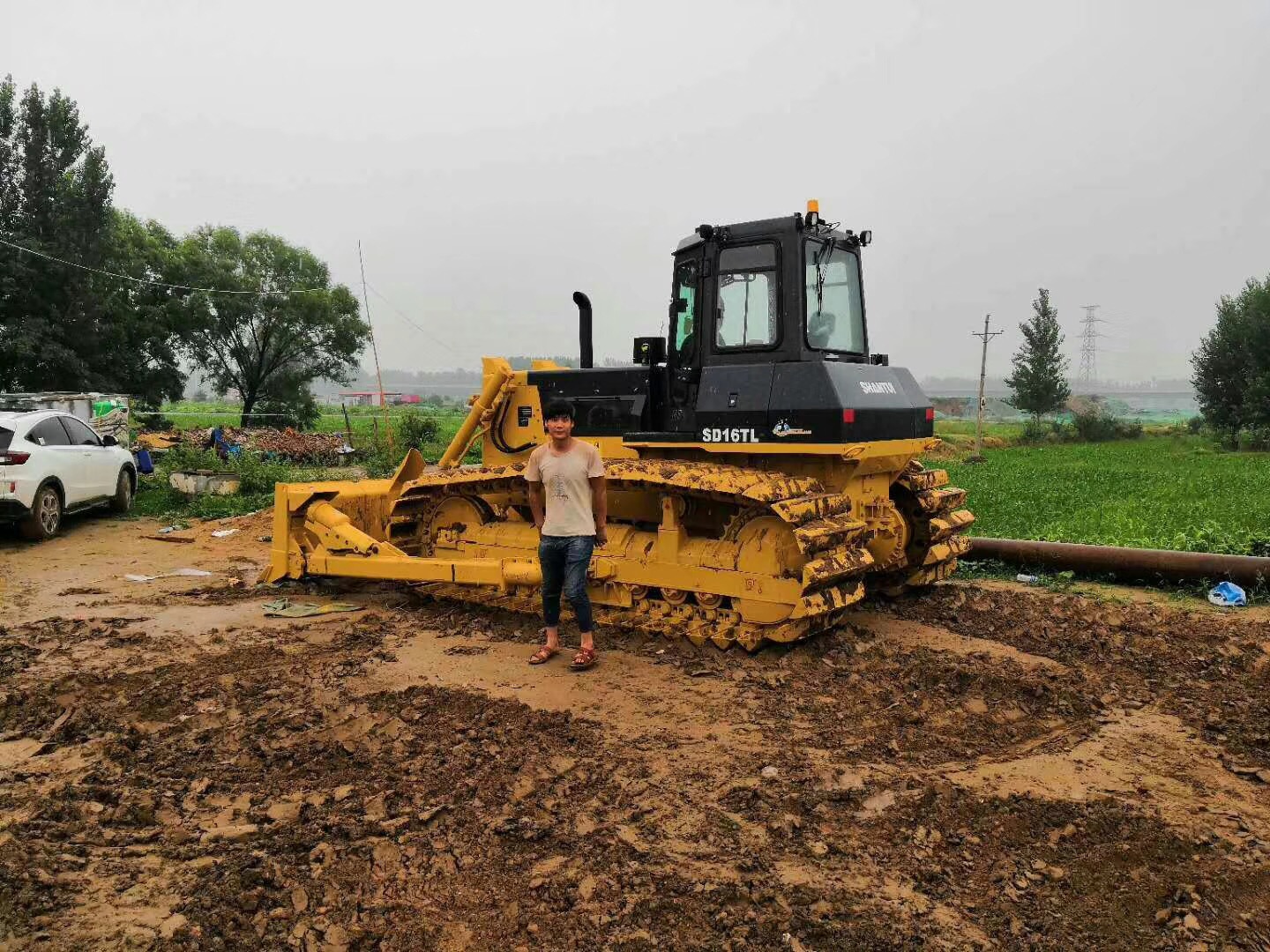 客戶新購買的山推16推土機施工現(xiàn)場