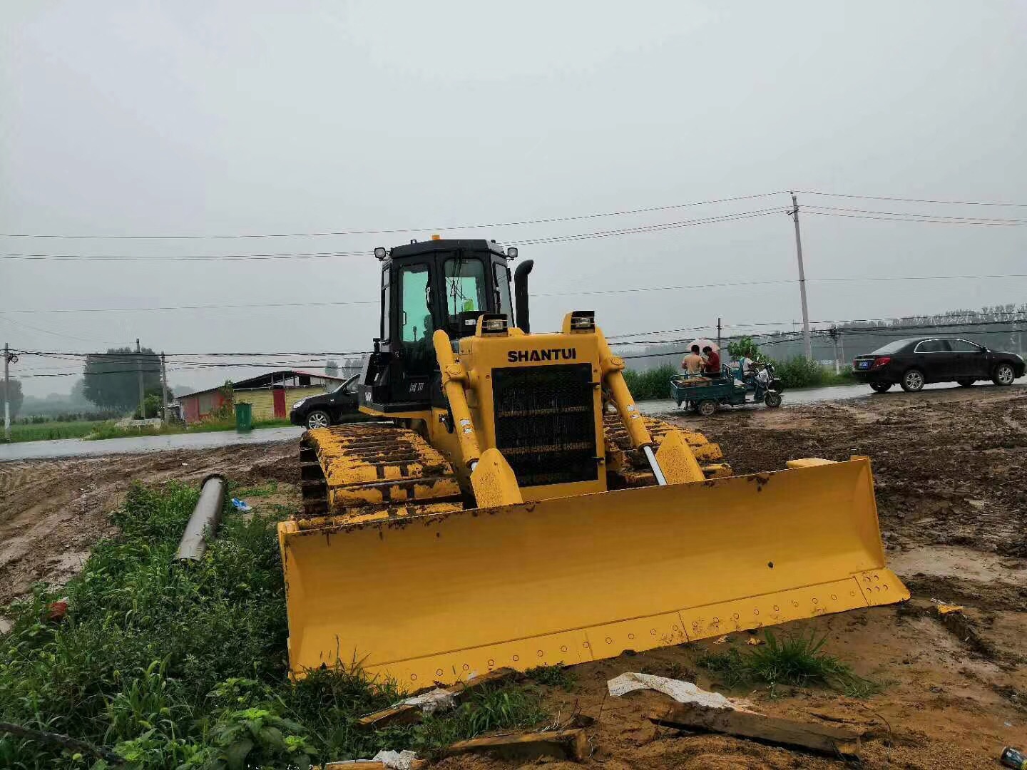 客戶新購買的山推16推土機施工現(xiàn)場