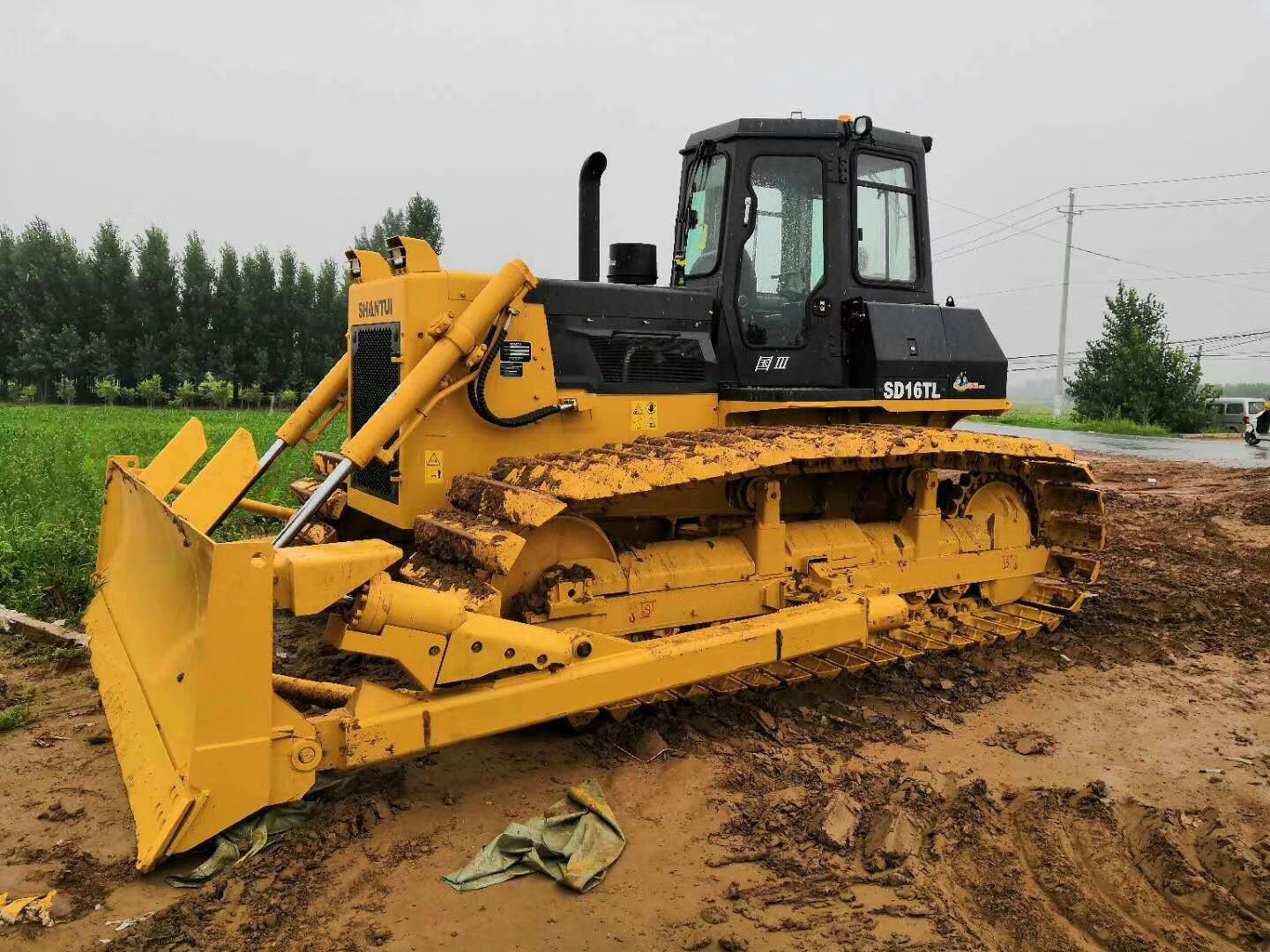 客戶新購買的山推16推土機施工現(xiàn)場