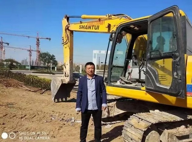 客戶選擇山推挖掘機(jī)