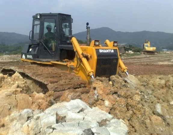 5臺(tái)推土機(jī)