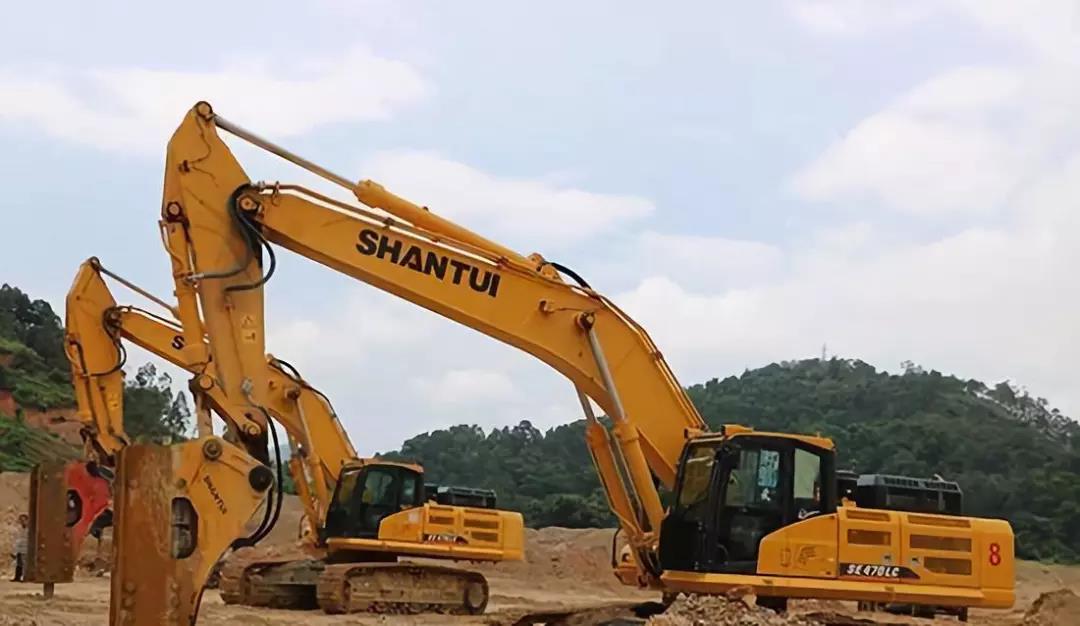 嚴老板的兩臺山推SE470LC-9
