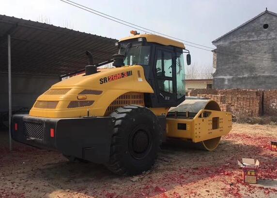 山推SR26M-3型號壓路機(jī)