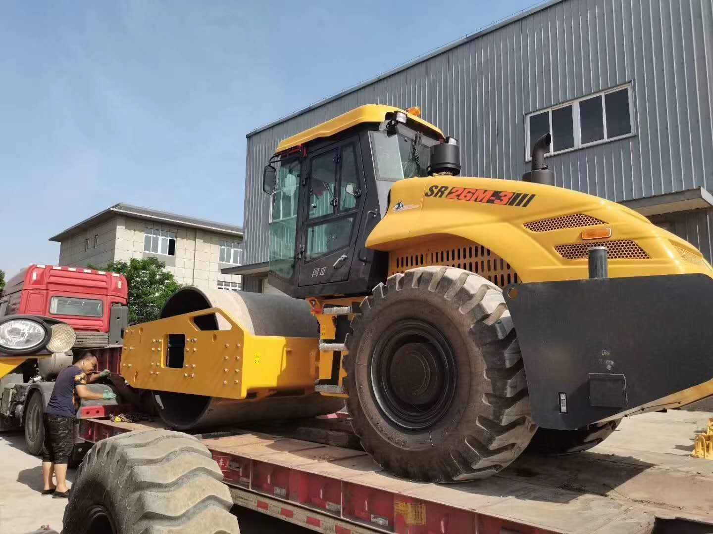 山推26M-3壓路機(jī)交車(chē)客戶