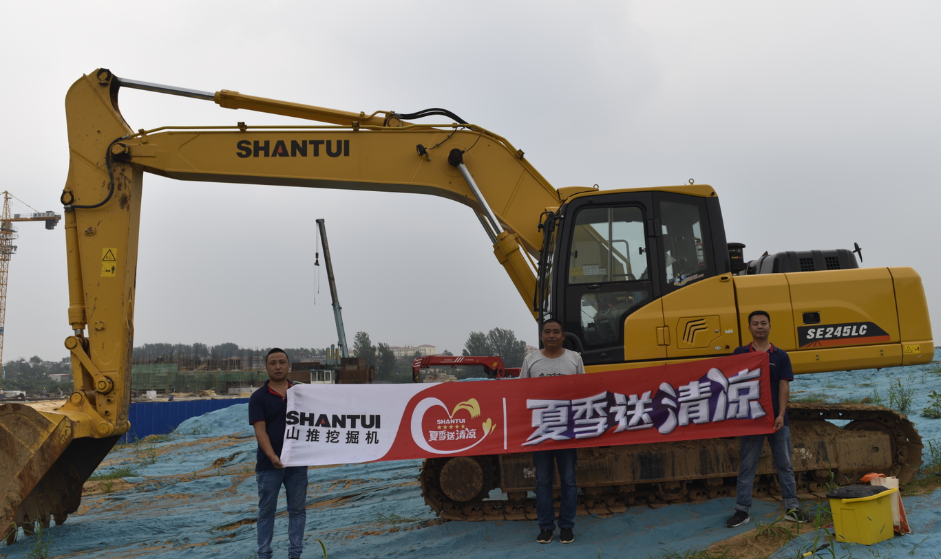 鞏義曹老板：山推挖掘機質(zhì)量就是好！