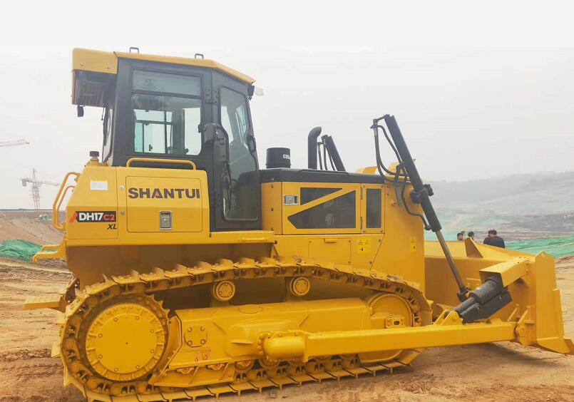山推DH17c3推土機國慶節(jié)客戶喜提車