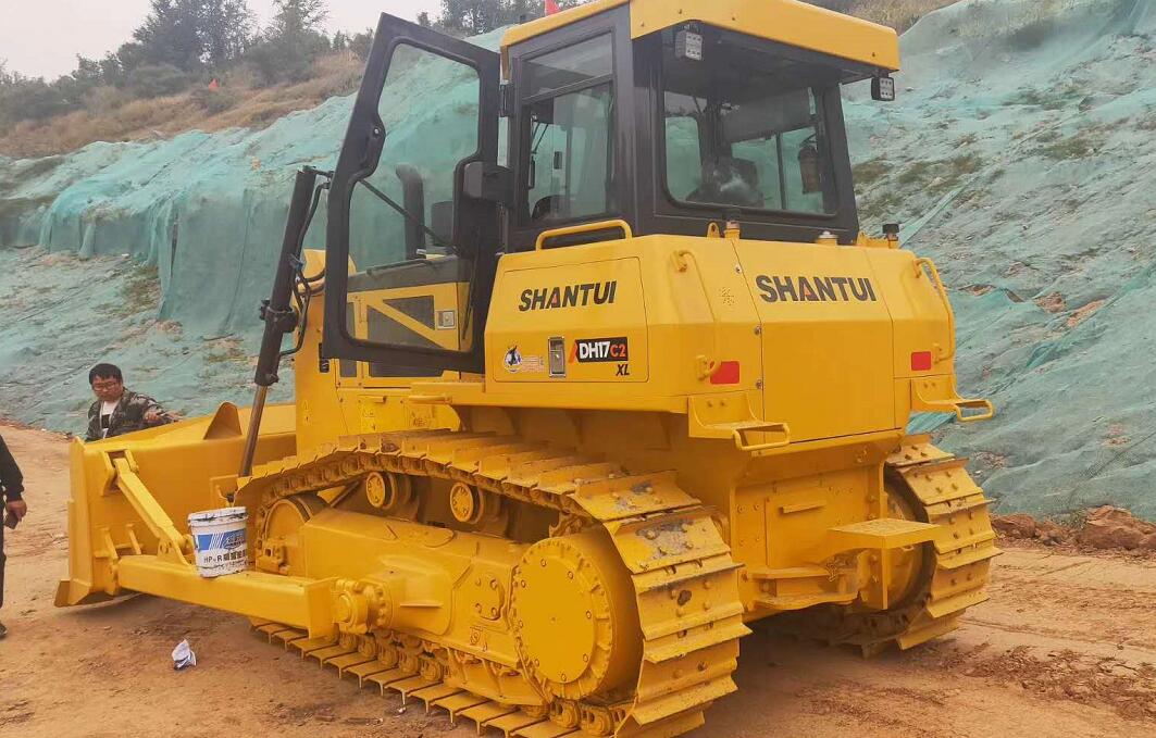 山推DH17c3推土機國慶節(jié)客戶喜提車