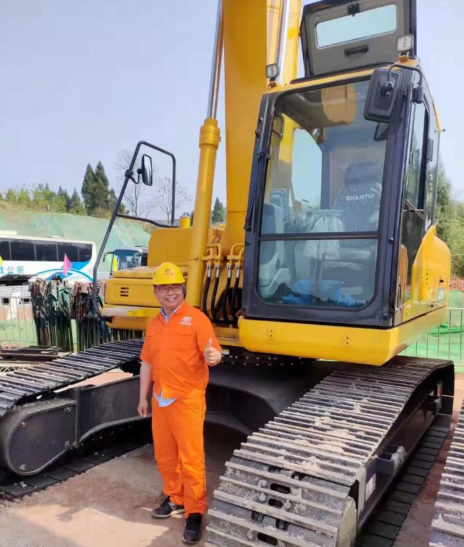 山推挖掘機助力四川高速公路工程開工